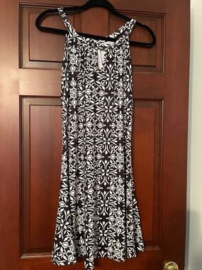 Black and White Patterned Sleeveless Sundress